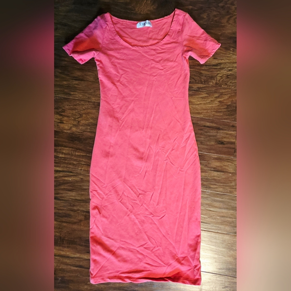 Chic Coral Midi Dress